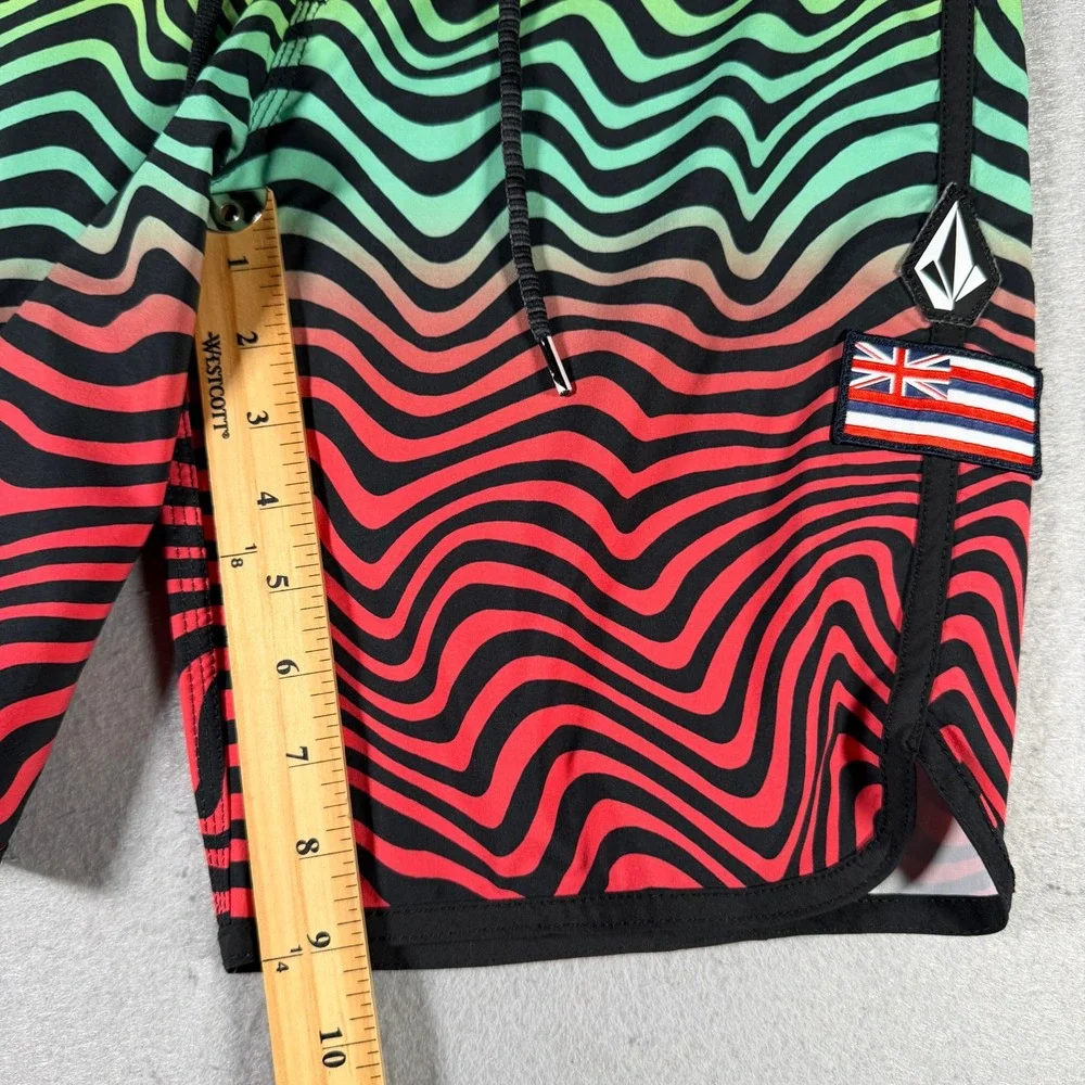 Volcom Mod-Tech Mens 28‎ Board Shorts Wavy Psychedelic Gradient Hawaii A08422H2